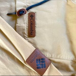 Size M Men’s Columbia Light Jacket